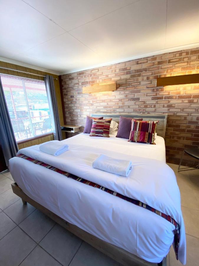 Proserpine Motor Lodge エクステリア 写真