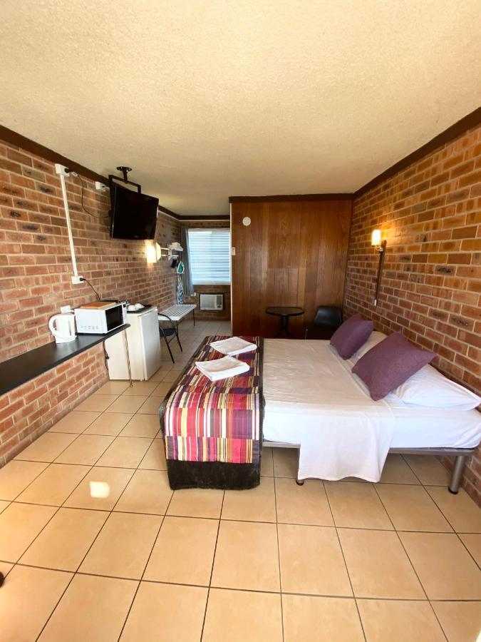Proserpine Motor Lodge エクステリア 写真